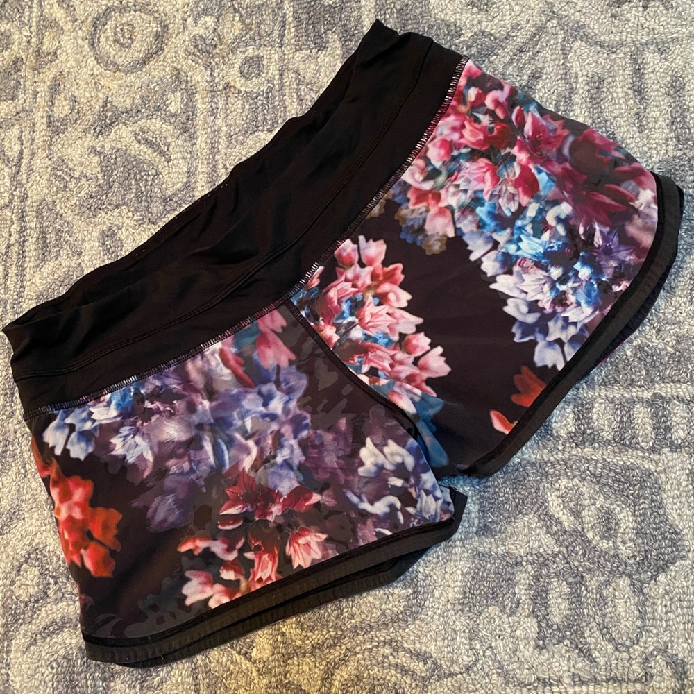 Lululemon flower 🌺 shorts
